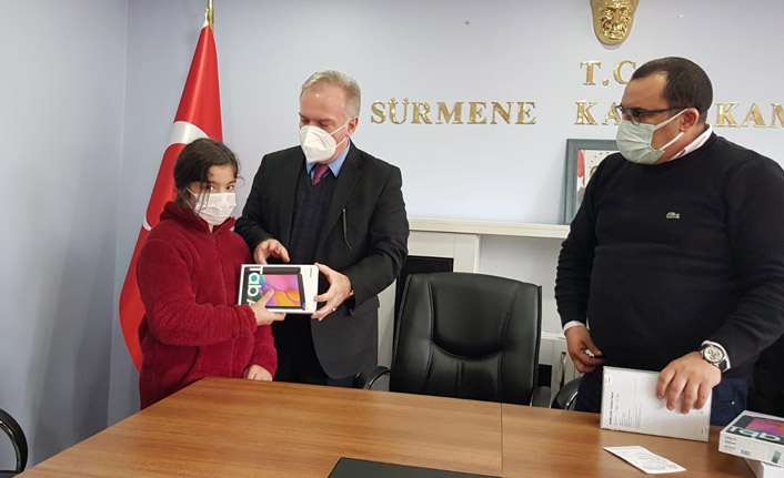 Sürmene’de öğrencilere 580 adet tablet!