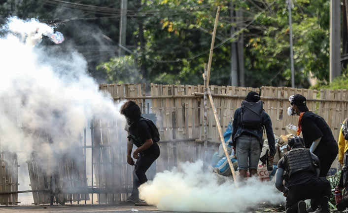 Myanmar'da protestolarda en az 7 kişi yaşamını yitirdi