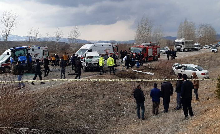 Hatalı sollama zincirleme kazaya sebep oldu