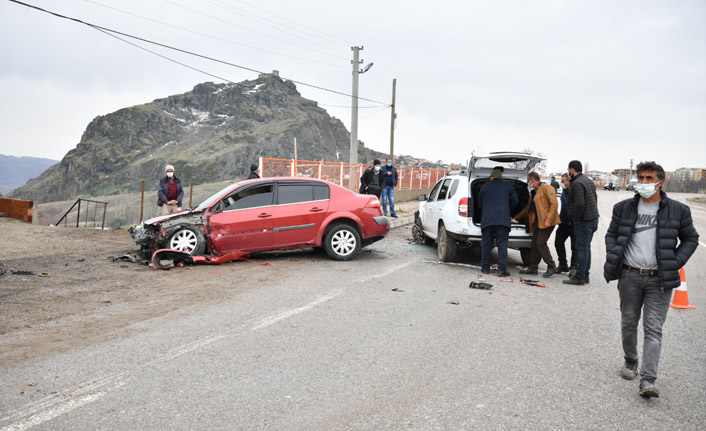 Park halindeki otomobile çarptı