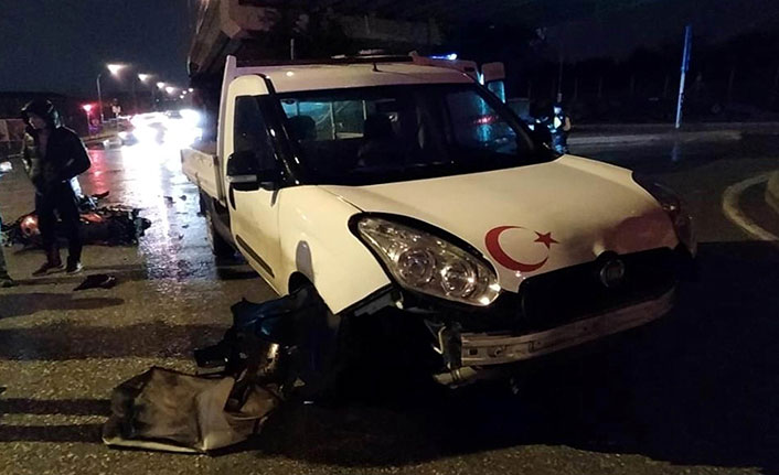 Samsun'da motosiklet kamyonete çarptı