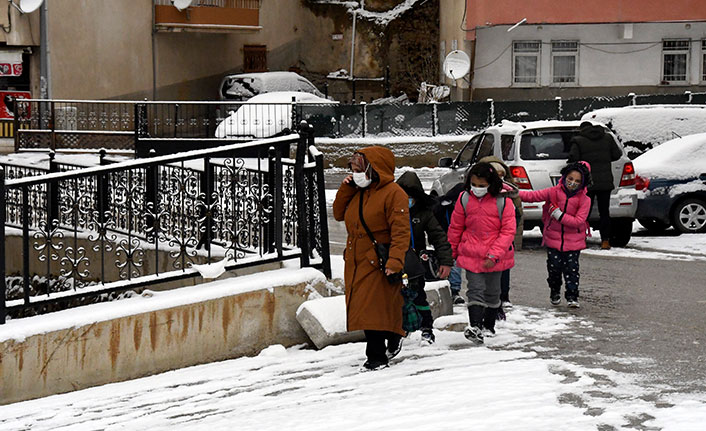 Gümüşhane'de kar yağışı sonrası 19 köy ulaşıma kapandı