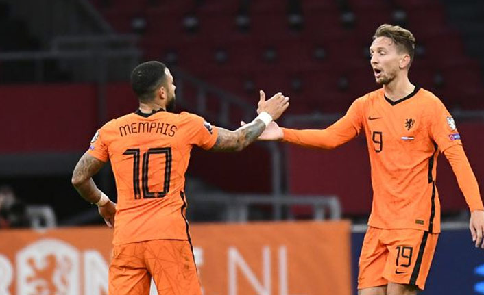 Hollanda Letonya'yı 2-0'la geçti