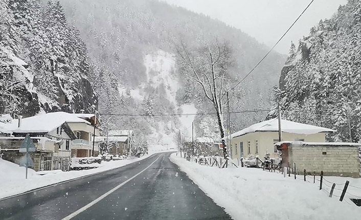 Rize'de 76 köy yolu açıldı