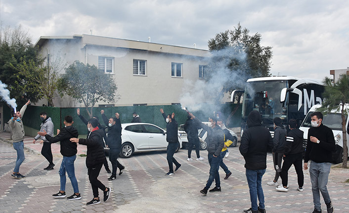 Trabzon deplasmanına meşaleler ile uğurlandılar