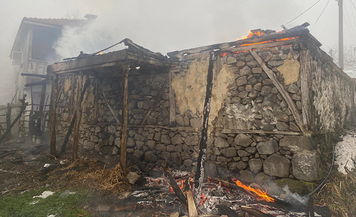 Ev yangınında engelli çocuk hafif yaralandı