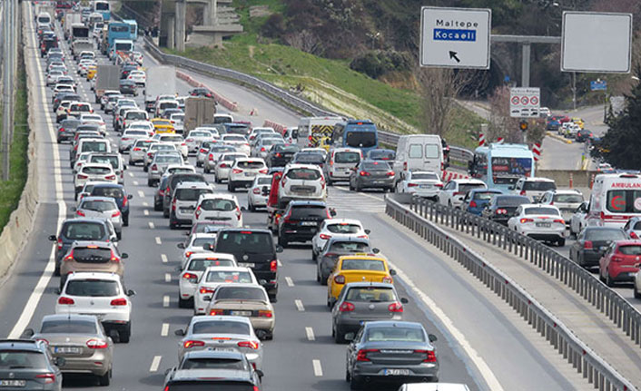 Kısıtlama öncesi İstanbul trafiği kilitlendi