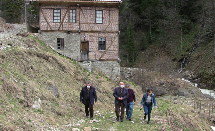 Doğu Karadeniz'de terk edilmiş tarihi kaplıca!