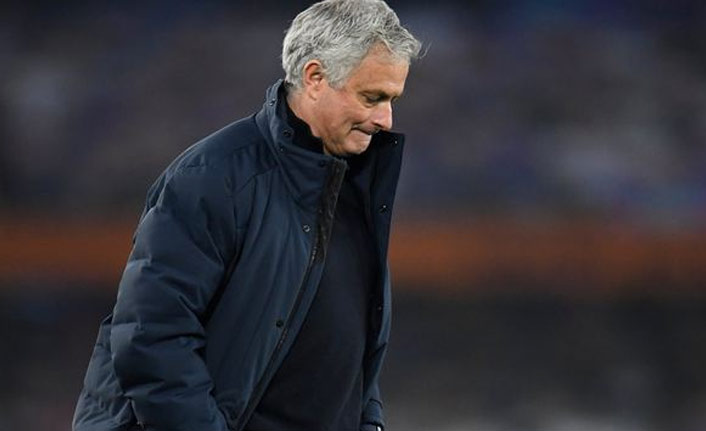 Tottenham Mourinho'yu kovdu