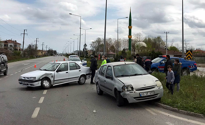 Samsun-Ordu karayolunda iki araç çarpıştı! 1 kişi yaralanarak hastaneye kaldırıldı