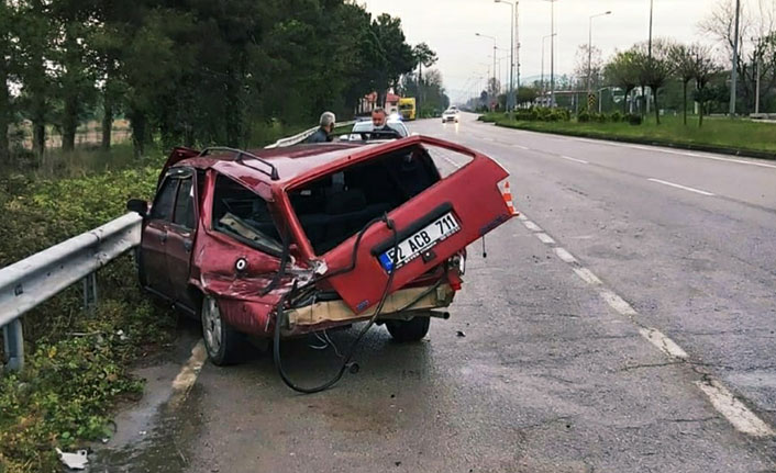 Samsun'da otomobil bariyere çarptı