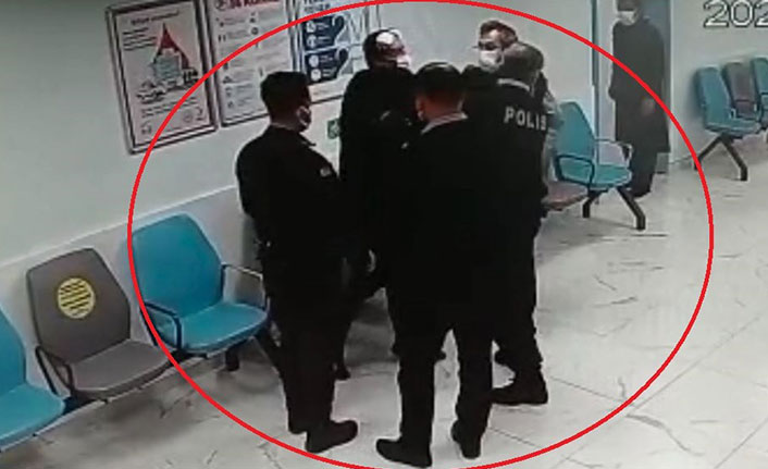 Sokakta darp edildi, hastanede polisi tokatladı