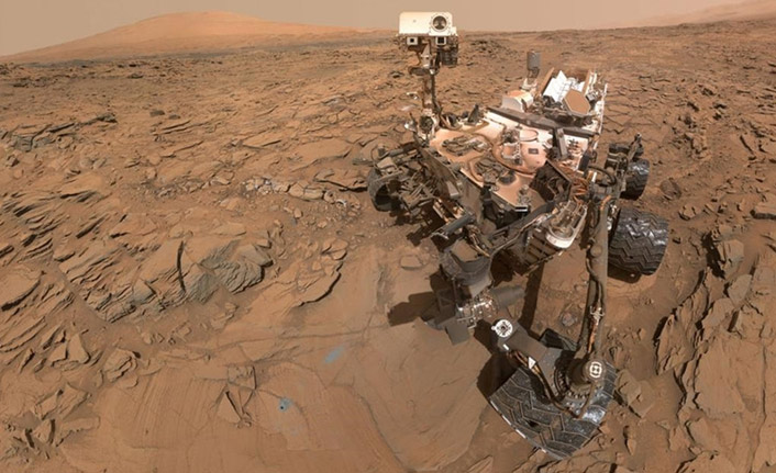 NASA'nın Mars'a indirdiği mini helikopterden ilk fotoğraf geldi