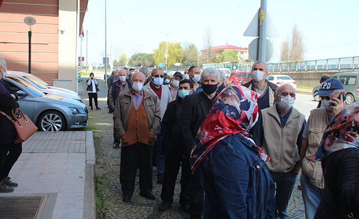 Çay üreticileri izin belgesi için kuyruğa girdi