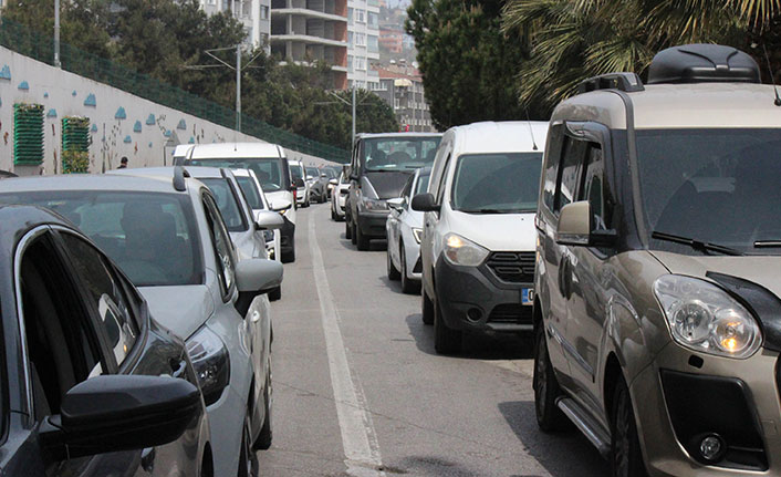 Samsun'da kısıtlamanın ilk günü araç yoğunluğu yaşandı