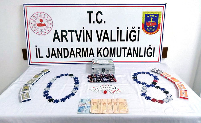 Artvin'de kumar baskını! 7 kişiye ceza yağdı