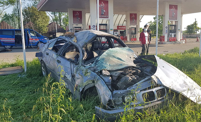 Samsun'da kontrolden çıkan araç kaza yaptı: 2 yaralı