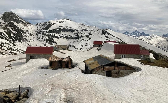 Rize'de 15 yayla evi kundaklandı