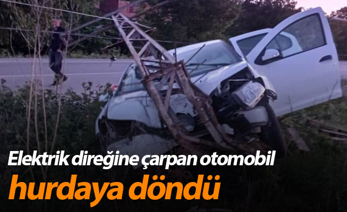 Ordu'da elektrik direğine çarpan otomobil hurdaya döndü