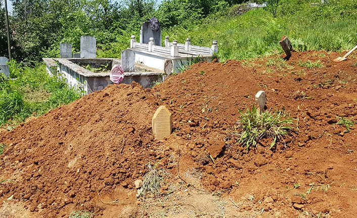 Giresun'da acı olay! Anne ile oğlu 25 gün arayla koronavirüse yenildi