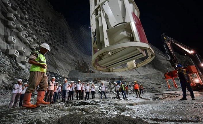 Yusufeli Barajında son beton döküldü