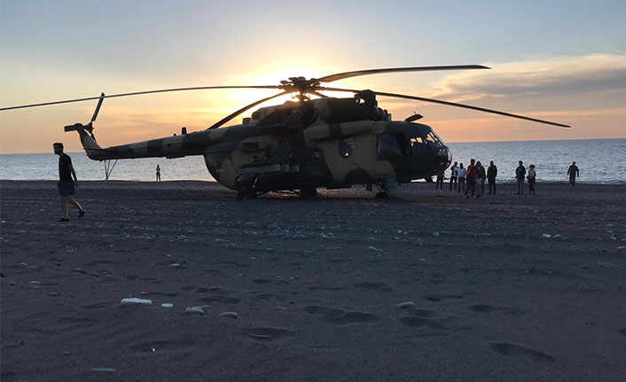 Azerbaycan bayraklı askeri helikopter Giresun'da plaja acil iniş yaptı