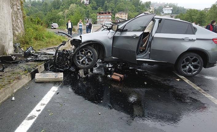 Rize'de otomobil duvara çarptı: 1 ölü, 1 yaralı