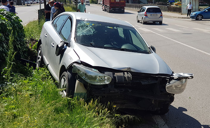 Otomobilin çarptığı bisiklet sürücüsü hastanelik oldu