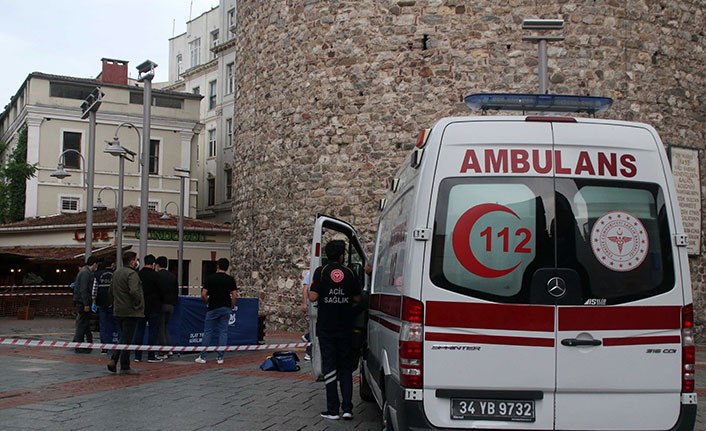 Galata Kulesi'nden düşen genç hayatını kaybetti