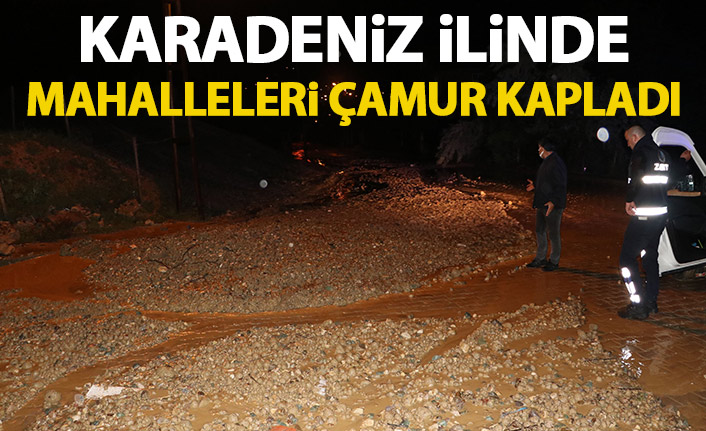 Samsun'da 4 mahalle çamurla kaplandı