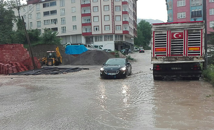 Yüksek kesimlerde sağanak etkili oluyor