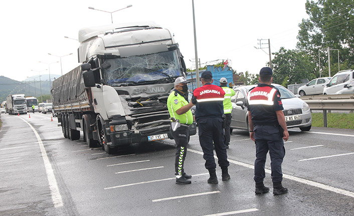 Ordu'da kamyon ile tır çarpıştı: 1 yaralı