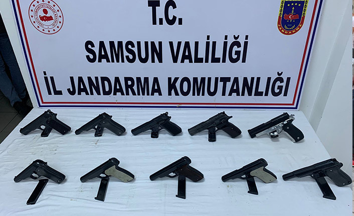 Tereyağ ve bisküvi kutusu içinde 12 tabanca ele geçirildi