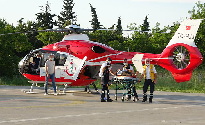 Ambulans helikopter kiraz ağacından düşen işçi için havalandı