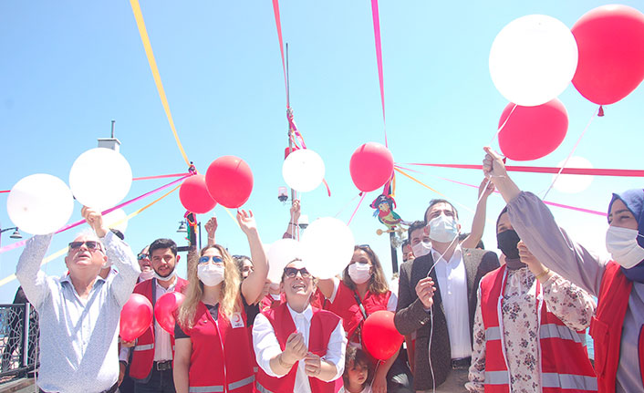 Türk Kızılay'ın kuruluş yıl dönümü balonlarla kutlandı