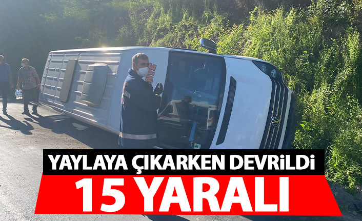 Yaylaya çıkan tur minibüsü devrildi: 15 yaralı