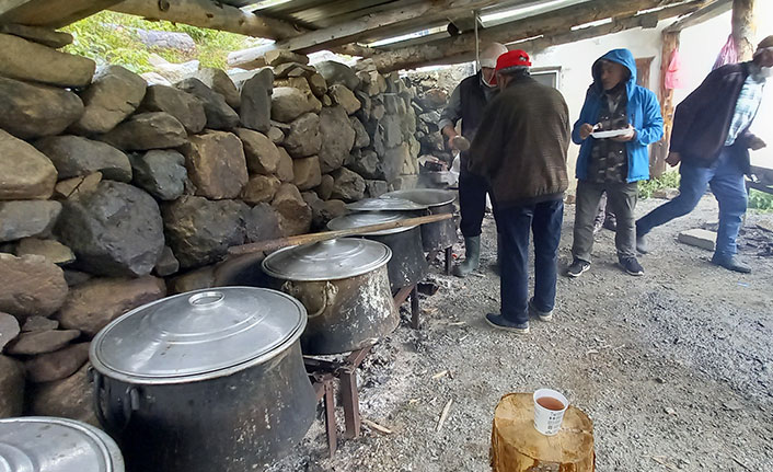 Afetlerden korunmak için kurban kestiler