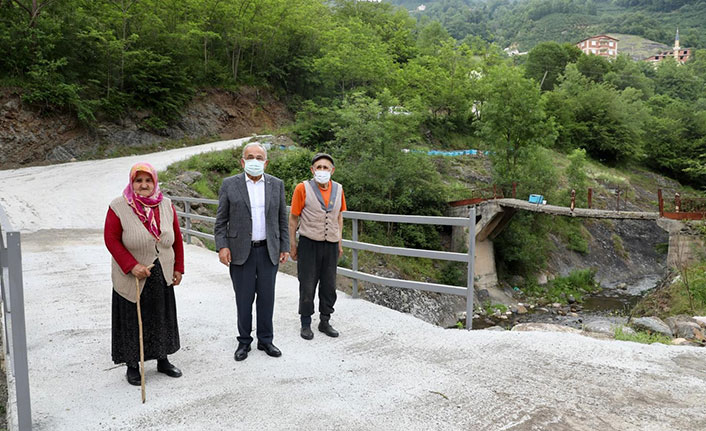 Yaşlı çiftin köprü bekleyişi son buldu