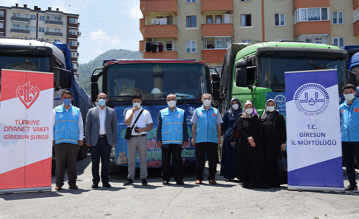 Giresun’dan Suriye’ye 8 tırlık yardım