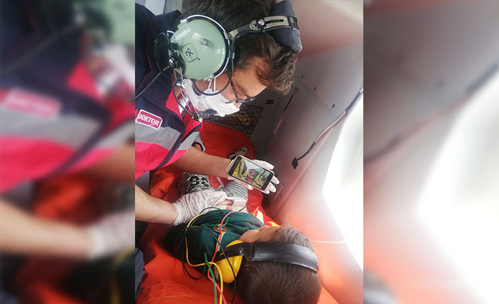 Ambulans helikopterdeki sağlık görevlilerinden içleri ısıtan hareket