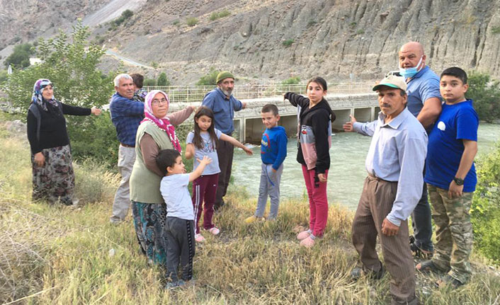 Artvin'de Çoruh’un kıyısında oturanlardan ‘köprü kalsın’ talebi