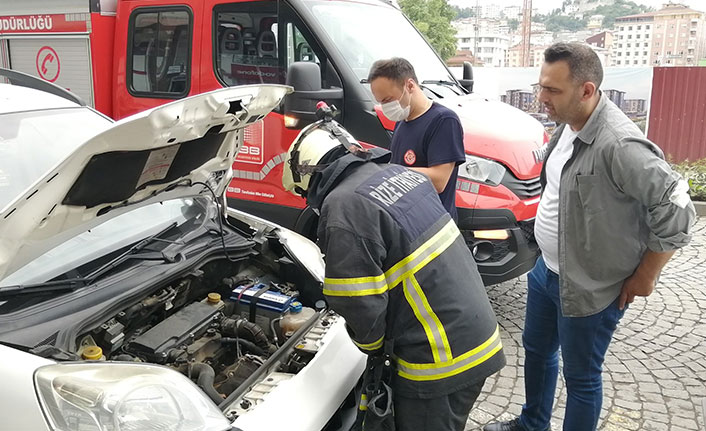 Motora giren kediyi çıkarmak için seferber oldular