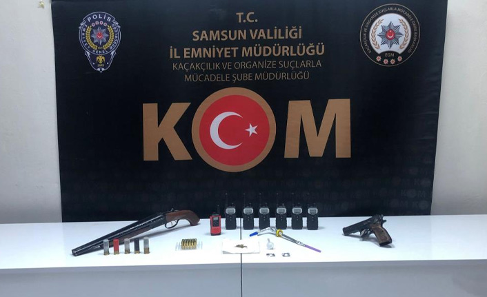 Kendilerine polis süsü verip gasp yapan 8 kişi yakalandı