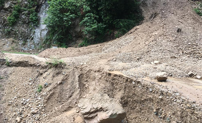 Giresun'da köy yolları ulaşıma kapandı