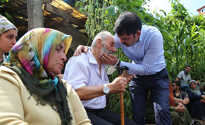 Selde kaybolan Batuhan'ın ailesini Bakan Kurum teselli etti