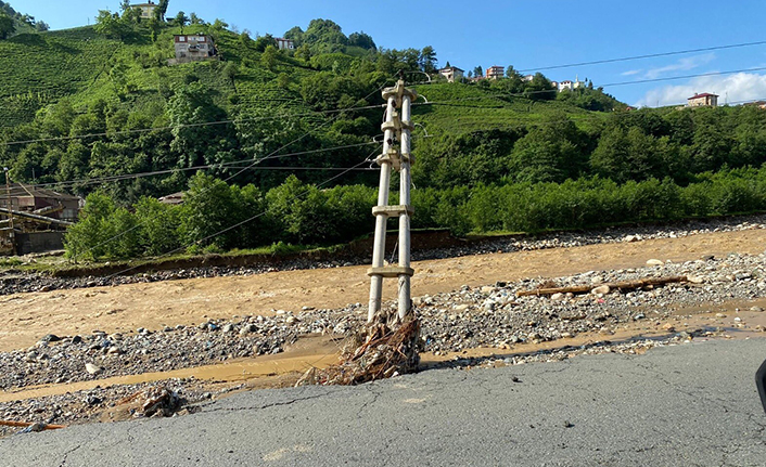 Rize'de heyelan bölgesine elektrik verildi