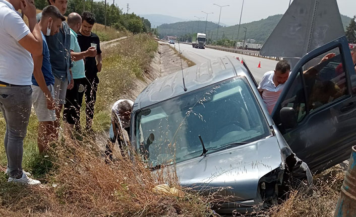 Hafif ticari araç su kanalına girdi: 6 yaralı