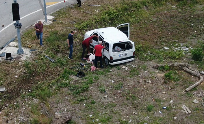 Çekiciye çarpmamak için şarampole uçtu! Kaza anı drone ile kaydedildi