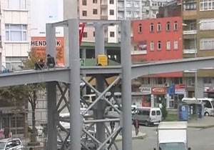 Rize'de o üst geçit yan yattı