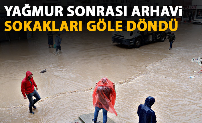 Arhavi'de yağış sonrası sokaklar yine göle döndü